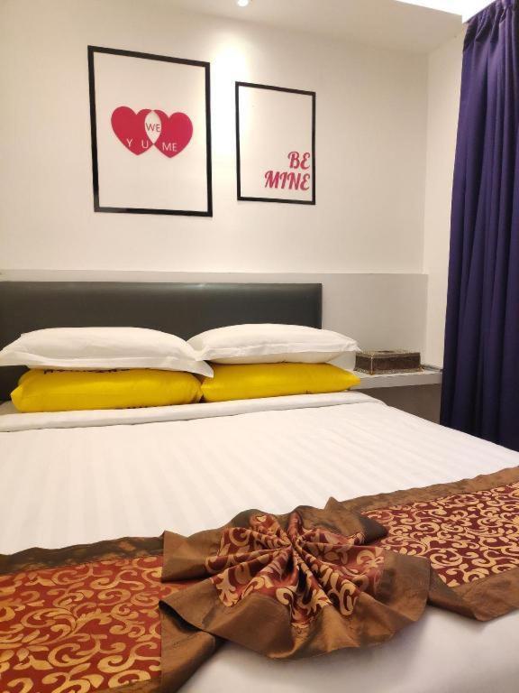 Hotel Zamburger Plaza Mahkota ملقا المظهر الخارجي الصورة