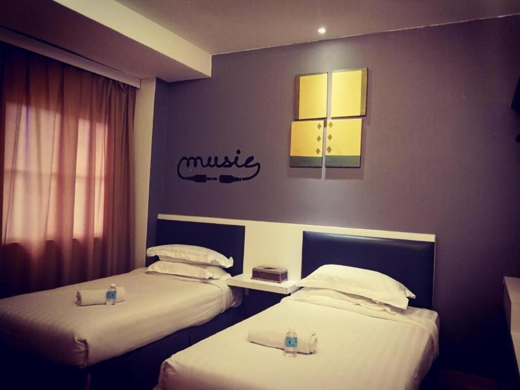 Hotel Zamburger Plaza Mahkota ملقا المظهر الخارجي الصورة